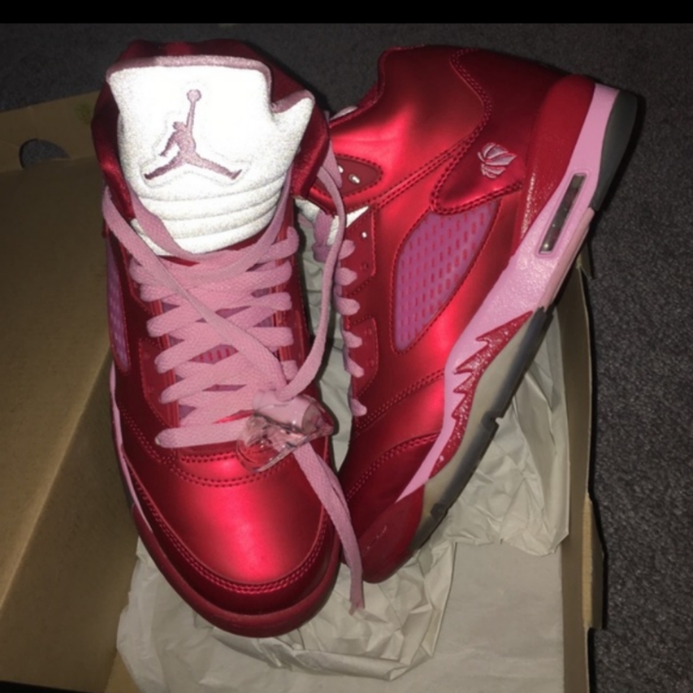 ❤ISO Red Metallic 2015 Valentine Jordans!- - Picture 1 of 1